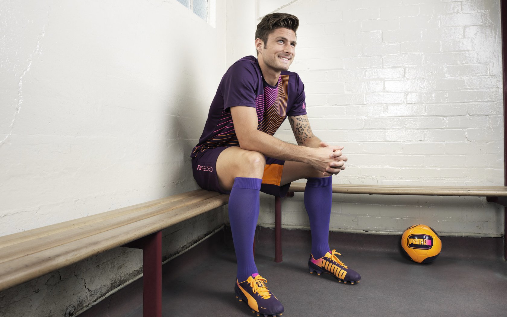 巴黎圣日耳曼在法甲继续领跑，稳居榜首